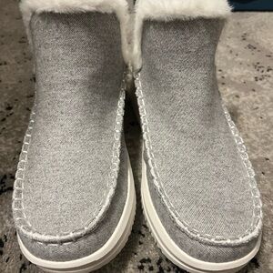 Cozy Gray Fur-Lined Hey Dudes